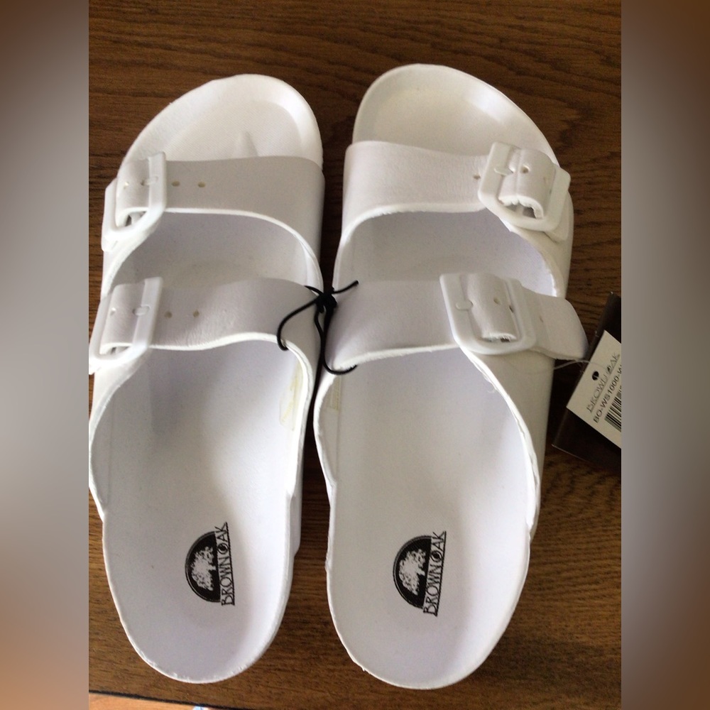 BROWN OAK White Sandal NWT